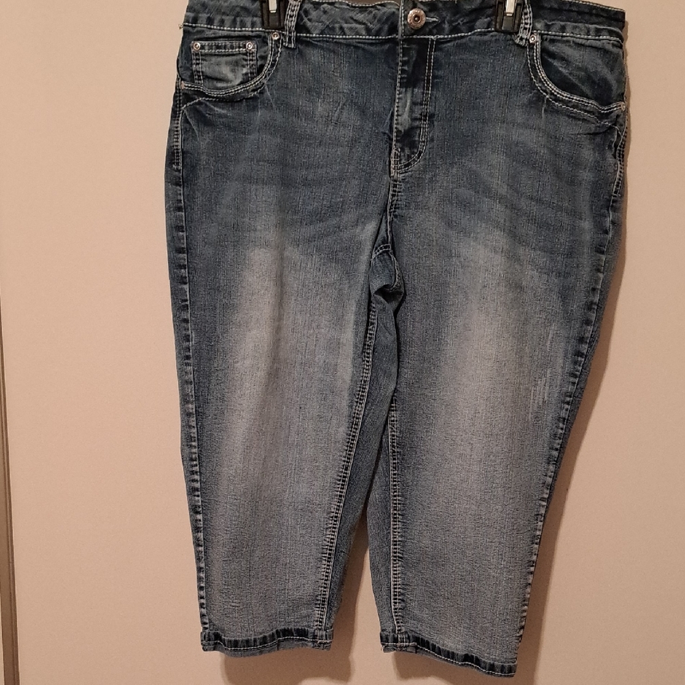 Revolt Classic Blue Denim Women's Capris.  Size 20W